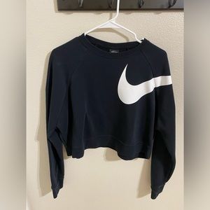 Cropped Nike logo pull over size medium
